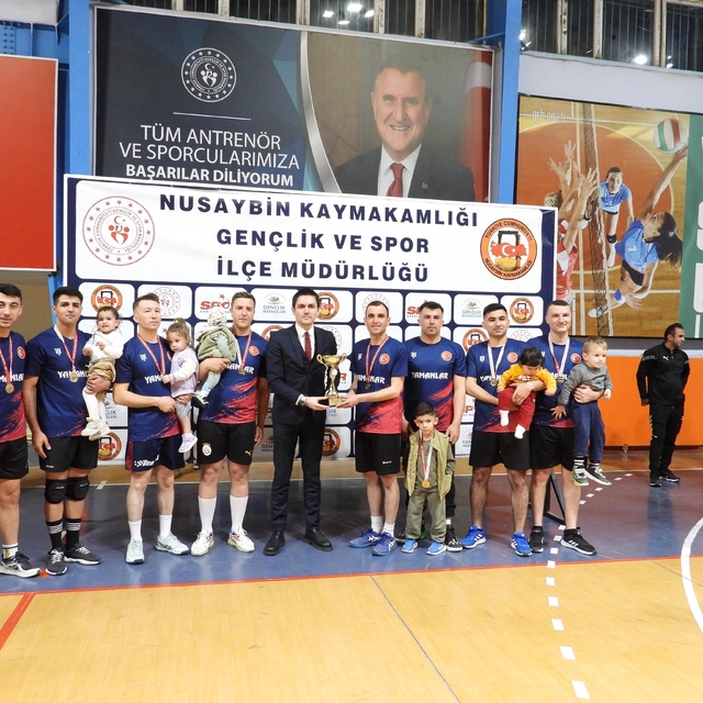 Nusaybin'de kurumlar arası voleybol turnuvası sona erdi