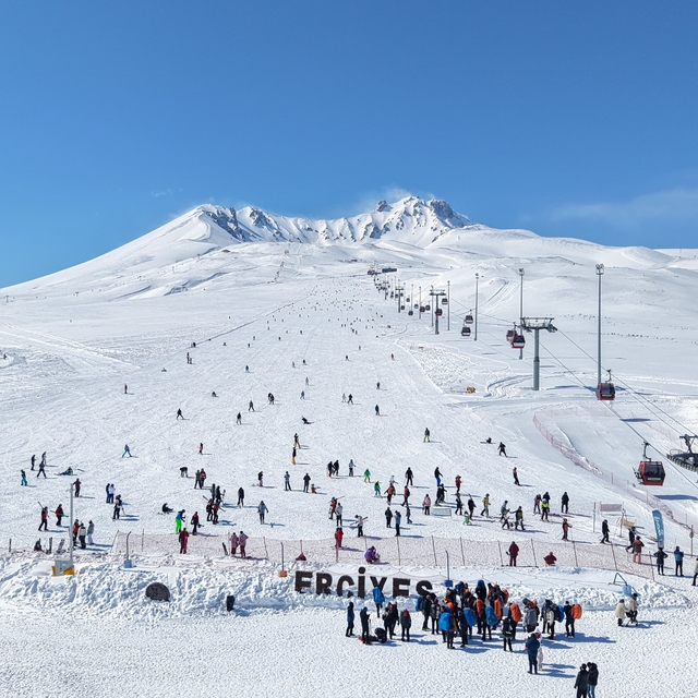 Erciyes, ara tatil ve Ramazan Bayramı'nda kayakseverleri bekliyor