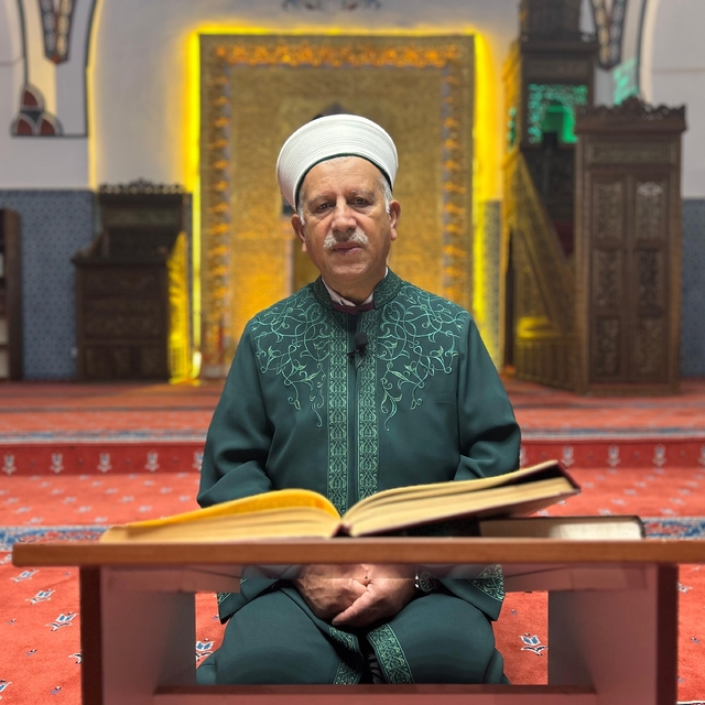 Van'da vatandaşlar itikaf sünneti için camilere kapandı