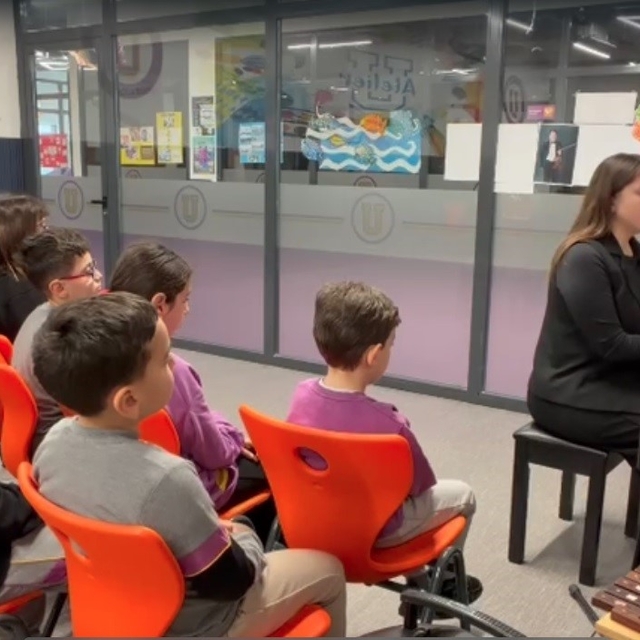 Bu dersin bitmesini kimse istemedi
Öğretmen söyledi, öğrenciler dinledi, so...