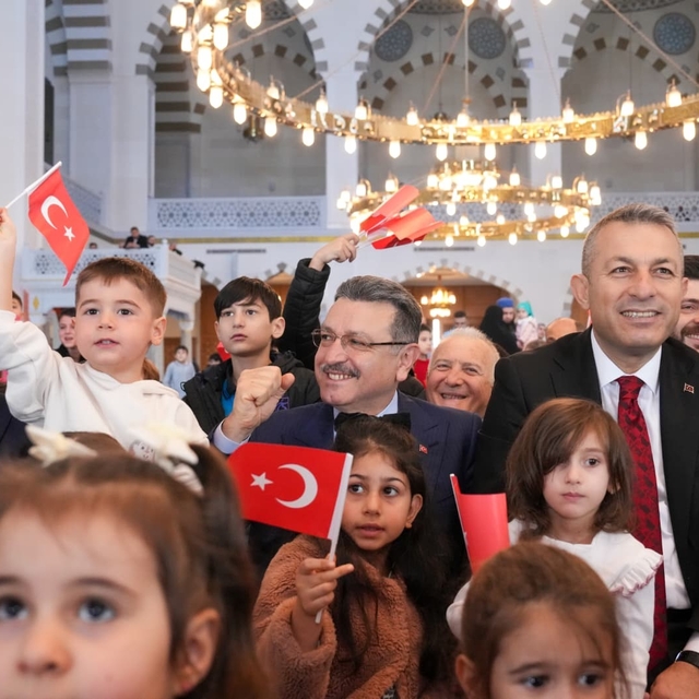 Hanife Hatun Camii çocuklarla şenlendi