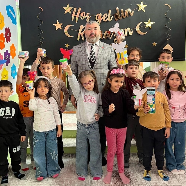 Hisarcık'ta minikler harçlıklarını Gazze için biriktirdi