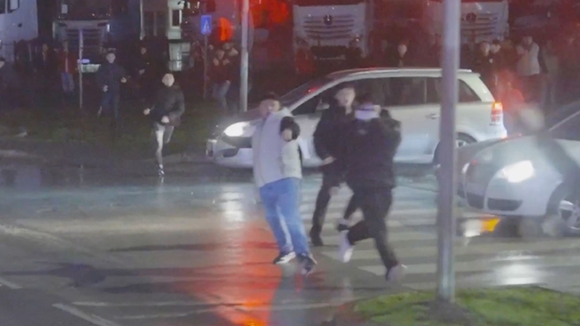 Trabzonspor'un takım otobüsüne taşlı saldırı olayında 3 polis açığa alındı