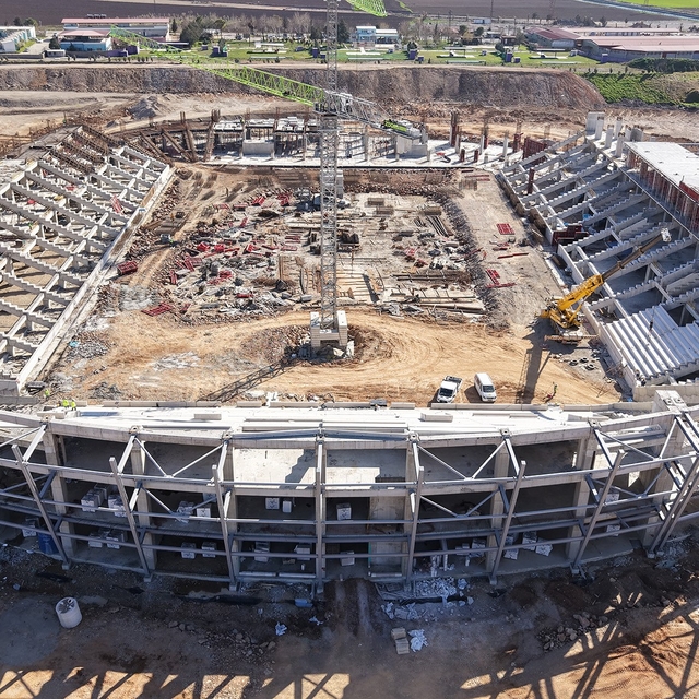 2 milyar TL'lik yatırımla Kahramanmaraş'a kazandırılan yeni stadyum yükseli...