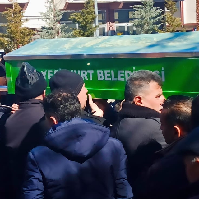 Tokat'ta kaldığı apartta ölü bulunan kişinin cenazesi toprağa verildi