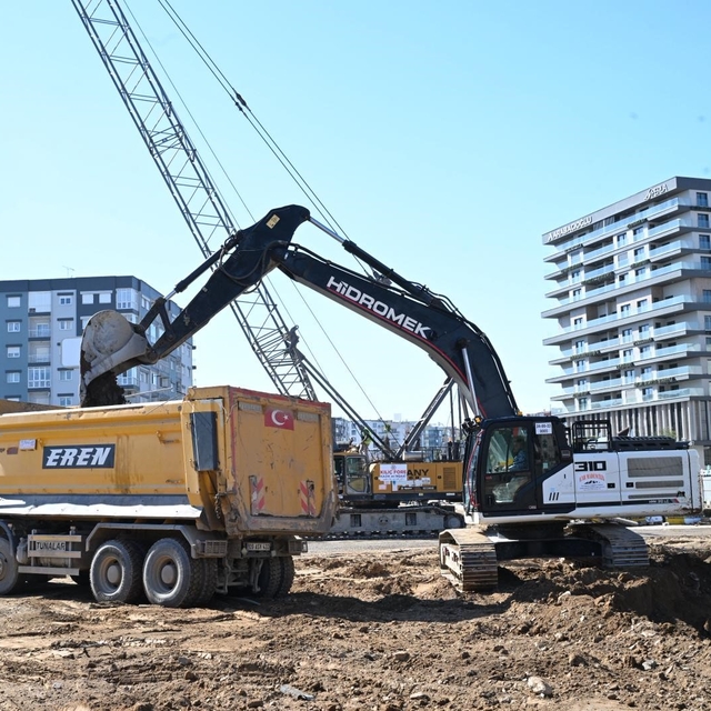 Büyükşehir'in ulaşım projeleri devam ediyor