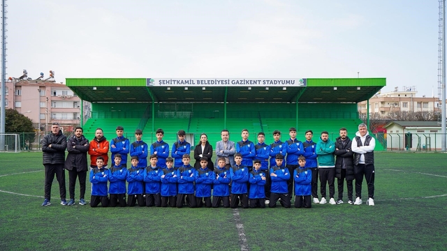 Şehitkamil Belediyespor U14 Takımı Türkiye Şampiyonası için Şanlıurfa'ya uğurlandı