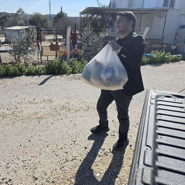 Onlarca aileye gıda kolisi dağıttı