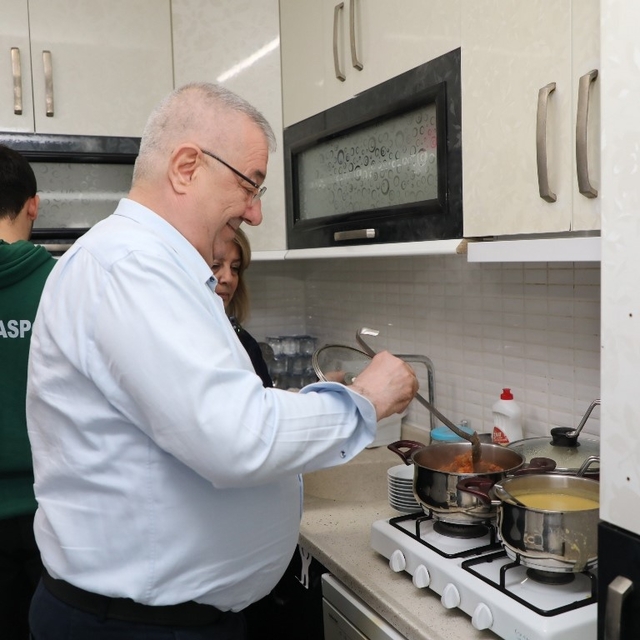 Başkan Ertaş üniversite öğrencilerinin iftar sofrasına konuk oldu