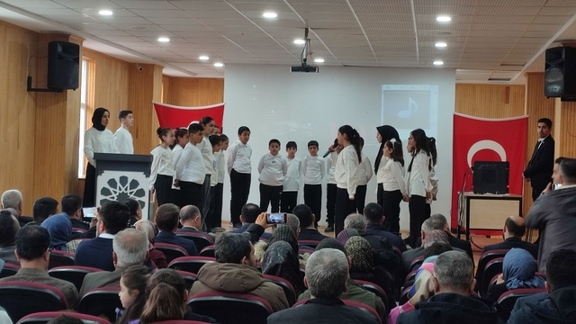 Çelikhan'da İstiklal Marşı'nın kabulü ve Mehmet Akif Ersoy'u anma programı yapıldı