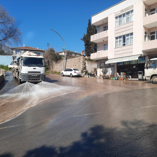 Dilovası'nda cadde ve pazar yerlerinde Ramazan ayı temizliği