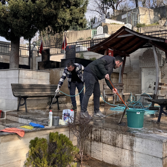 Zonguldak'ta bayram öncesi şehit mezarlarının bakım ve temizliği yapıldı