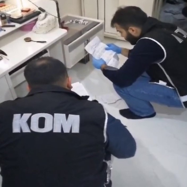 Antalya merkezli 5 ildeki usulsüz esnaf kredisi operasyonuna ait görüntüler...
