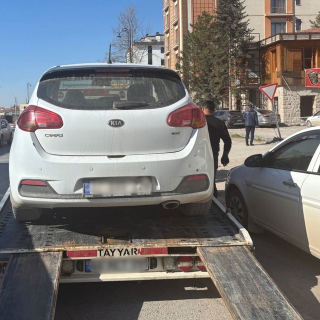 Trafikteki saldırı 180 bin liralık ağır ceza ile son buldu
Yol verme tartış...