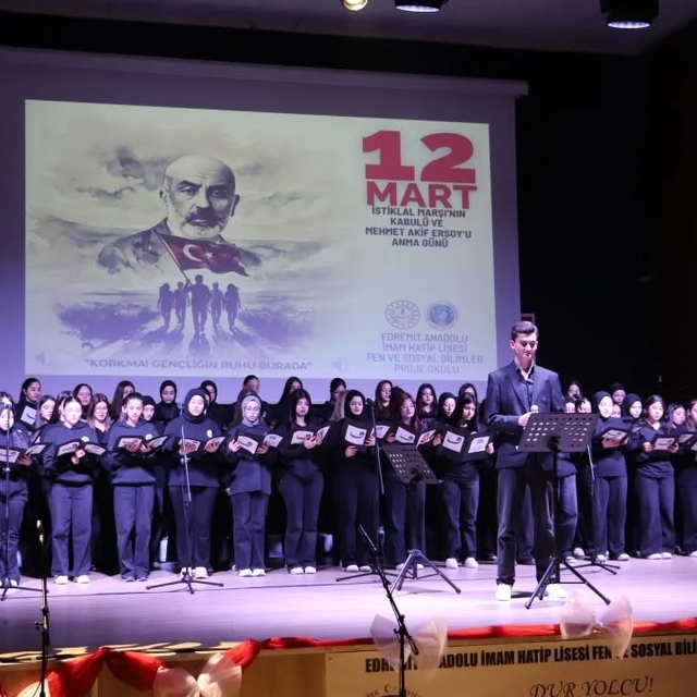 İstiklal Marşı'nın Kabulü ve Mehmet Akif Ersoy'u Anma Programı Edremit'te g...