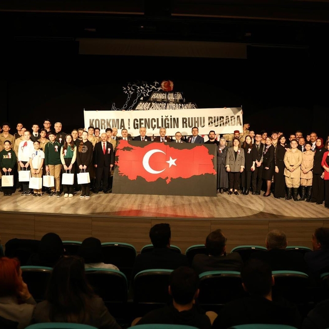 Öğrencilerden İstiklal Marşı'na anlamlı program