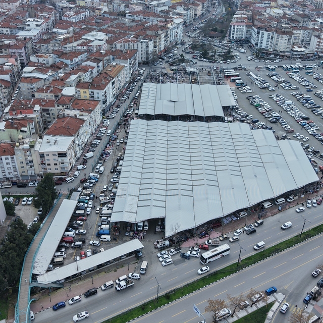 Manisa'nın en büyük pazaryerinin altyapı sorunu çözüme kavuştu
