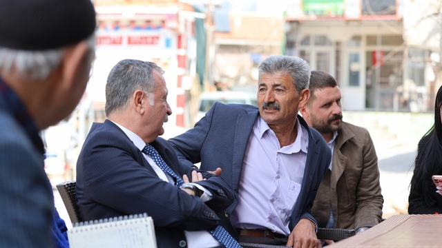 Vatandaşların talepleri dinlenip çözüm üretiliyor