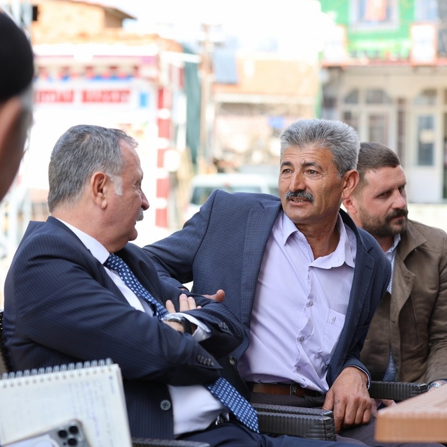 Vatandaşların talepleri dinlenip çözüm üretiliyor