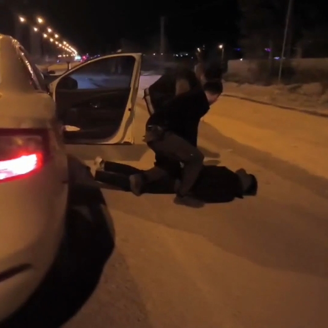 Otomobilin tamponunda 4 milyon liralık kaçak telefon ele geçirildi