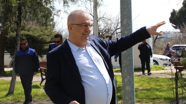 Edremit Belediyesi'den Narlı'dan Bostancı'ya saha mesaisi
Edremit'te yeni yaşam alanları için çalışmalar sürüyor
Başkan Ertaş sahada: Edremit'te yeni projeler için incelemelerde bulundu