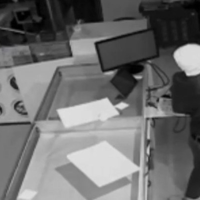 Jandarma peşini bırakmadı, kuyumcu dükkanına giren hırsız yakalandı