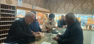 Kuyumcu, müşterisini dolandırılmaktan kurtardı