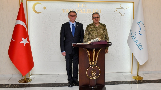 Kara Kuvvetleri Komutanı Orgeneral Tokel, Van Valisi Balcı'yı ziyaret etti