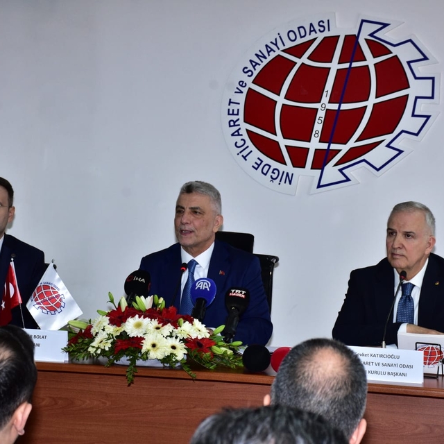 Bakan Bolat: İhracatımız geçen yıl sonunda 400 milyar dolara yaklaştı