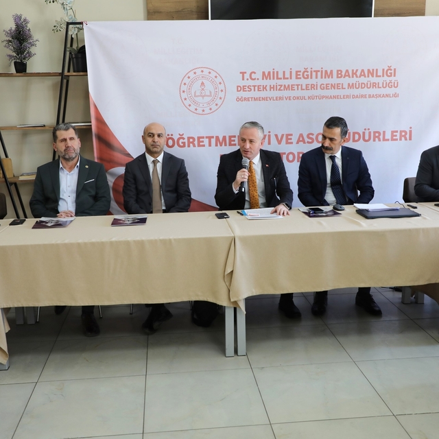 Farklı illerden gelen öğretmenevi müdürleri Ağrı'da bir araya geldi