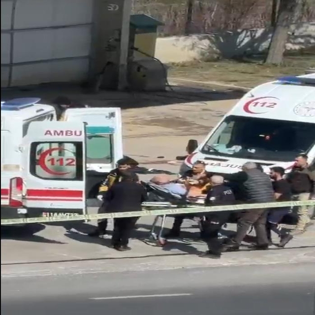 Akaryakıt istasyonunda kavga; 1'i polis, 3 yaralı