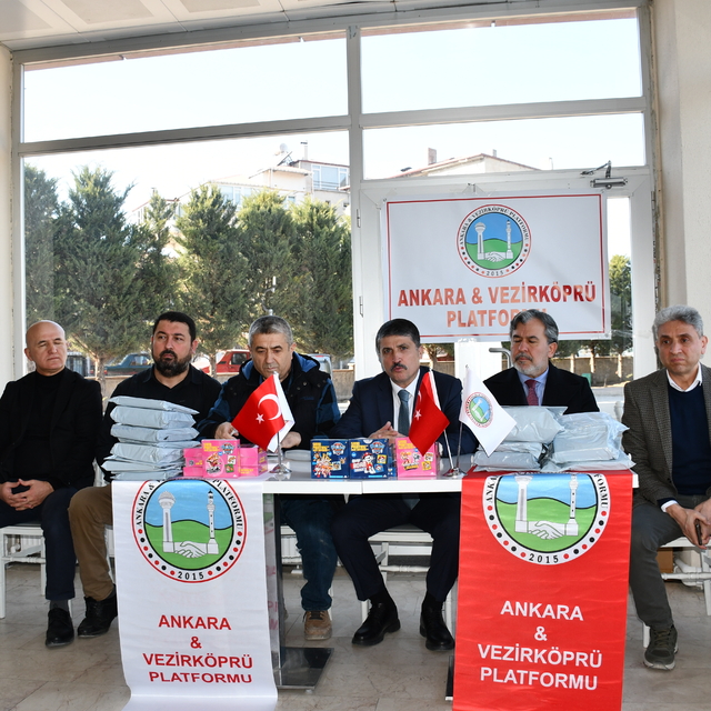 Ankara Vezirköprü Platformundan ihtiyaç sahibi çocuklara bayramlık desteği