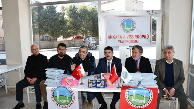 Vezirköprü'de 555 öğrenciye bayramlık