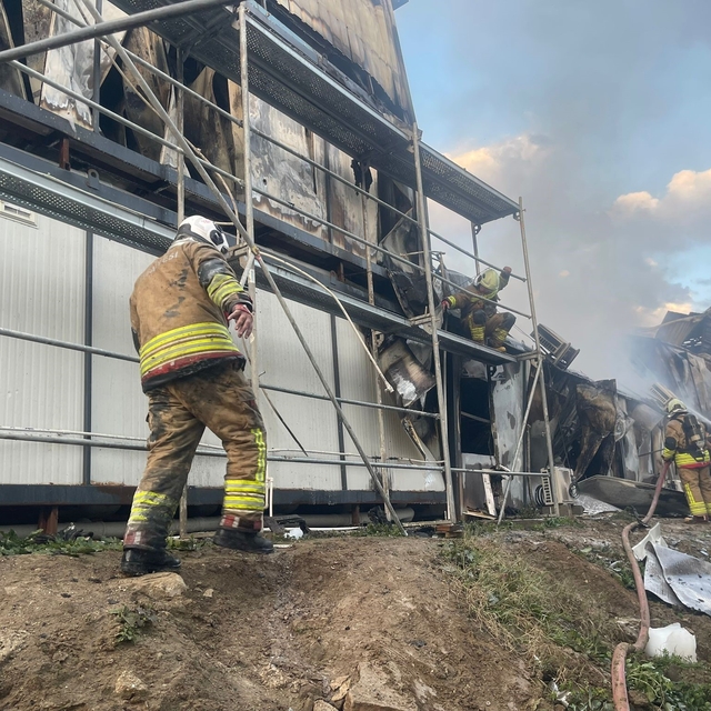 Konteyner yatakhane alevlere teslim oldu