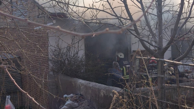 Elazığ'da yangında hayatını kaybetti, torunu yaralandı