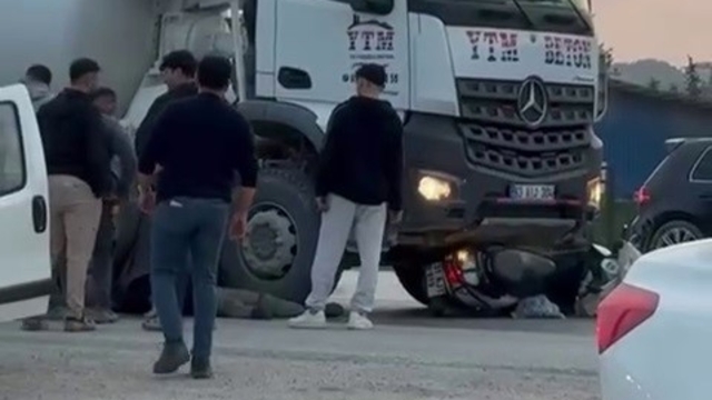 Beton mikseriyle çarpışan motosikletin sürücüsü yaralandı