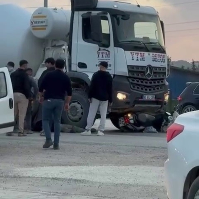 Beton mikseriyle çarpışan motosikletin sürücüsü yaralandı