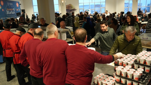 OMÜ'de 2 bin kişi aynı iftar sofrasında buluştu