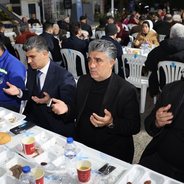 Akdeniz'de birlik sofrası: Kaymakam Şener personelle iftar yaptı