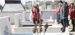 Siirt'te bayram öncesi şehitliklerde bakım, onarım ve temizlik seferberliği