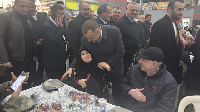 Ezine'de 10 bin kişi iftar sofrasında buluştu