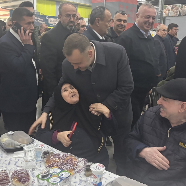 Ezine'de 10 bin kişi iftar sofrasında buluştu