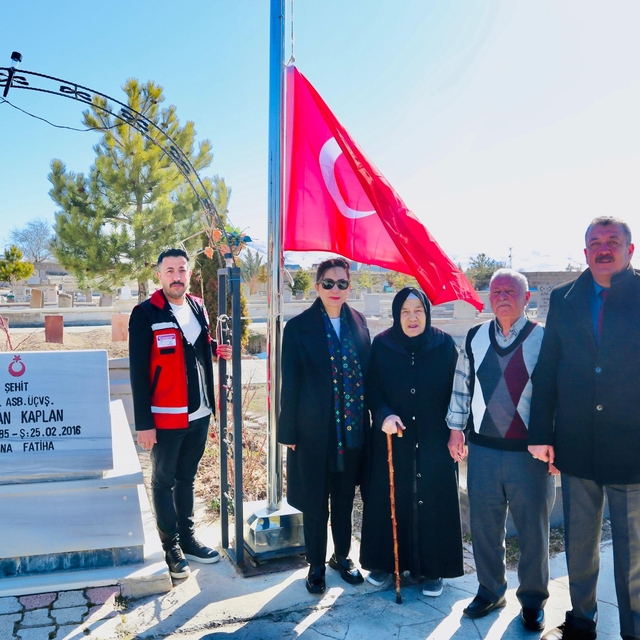 Kayseri'de bayram öncesi şehit kabirlerine anlamlı ziyaret