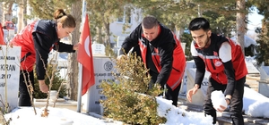 Şehit kabirleri bayram öncesi ziyaret ediliyor