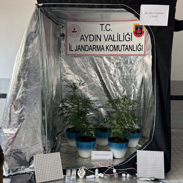 Jandarma narkotik affetmedi
Evde özel düzenekle kenevir yetiştiren şüpheli...