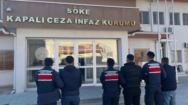 Germencik ve Söke'de 16 düzensiz göçmen, 4 organizatör yakalandı