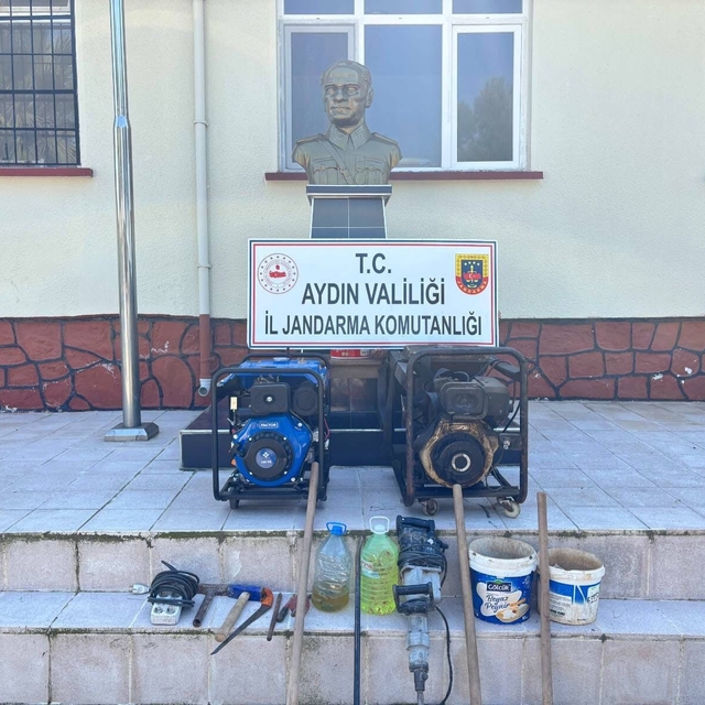 Koçarlı'da kaçak kazıya Jandarmadan suçüstü