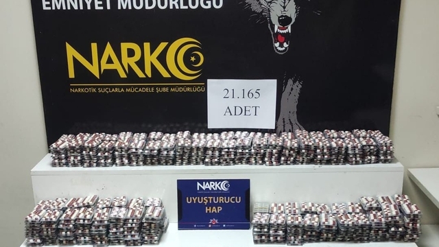 Adana'da uyuşturucu operasyonu: 2 kişi tutuklandı
Tutuklanan şüphelilerden birinin ifadesinde, içici olduğunu, ucuz bulduğu için toptan aldığını söylediği ileri sürüldü