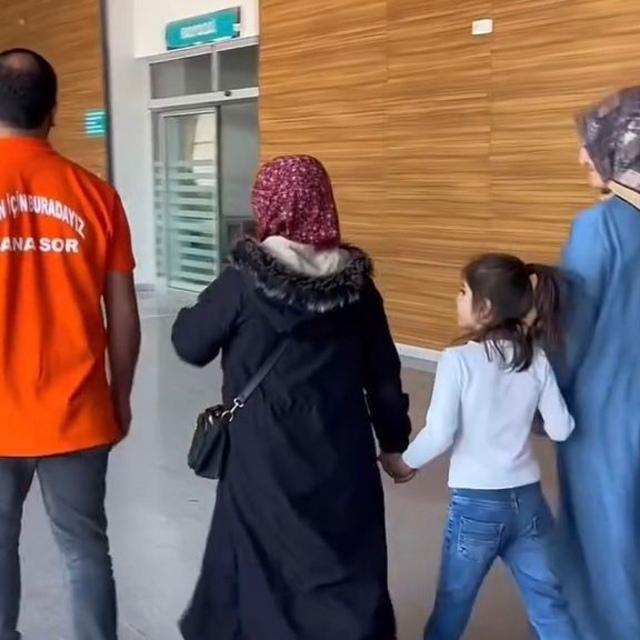 Van'da "Bana Sor" ekipleri hastanede göreve başladı