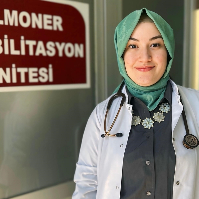 Göğüs Hastalıkları Uzmanı Dr. Özdemir: "İlaç tedavisi kadar egzersiz de öne...